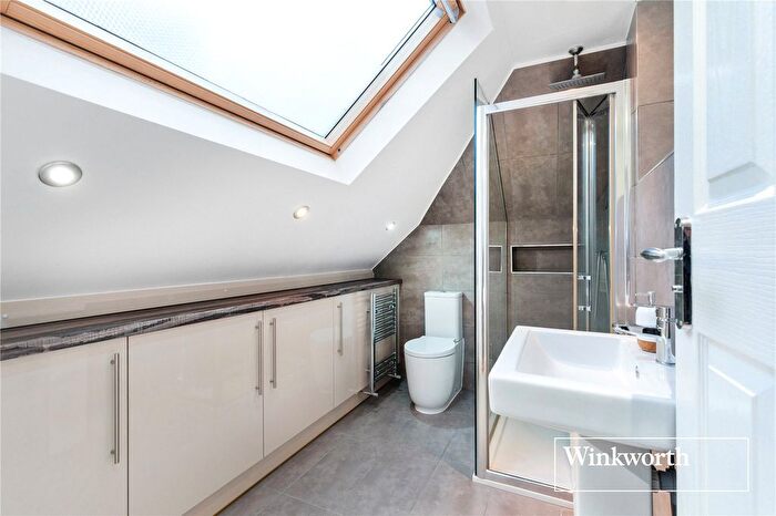 2 Bedroom Flat To Rent In Abercorn Road, Mill Hill East, London, NW7