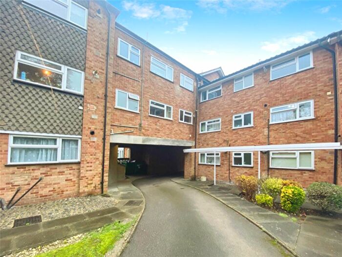 2 Bedroom Flat To Rent In Christchurch Park, Sutton, Surrey, SM2