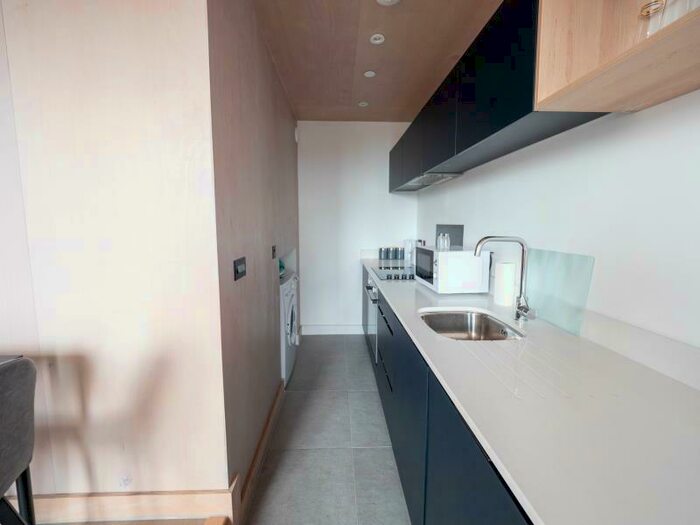 2 Bedroom Apartment To Rent In Sky Gardens :: Castlefield, M15