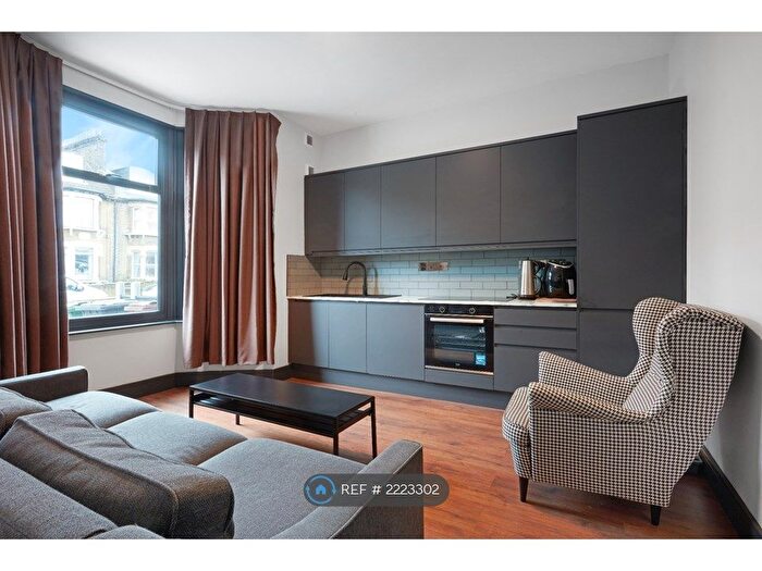 Studio To Rent In Grove Green Road, London, E11