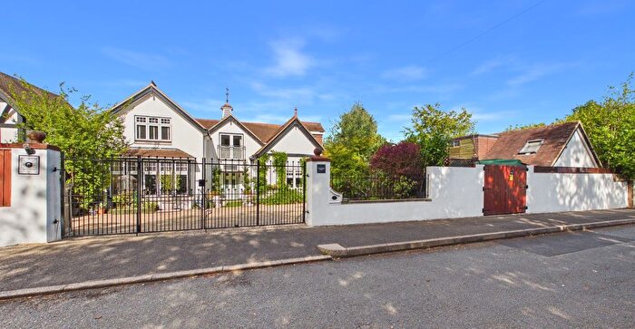 4 Bedroom Detached House For Sale In Highview, Caterham, CR3