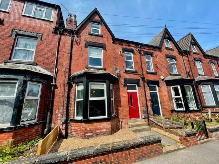 2 Bedroom Flat To Rent In Sholebroke Mount, Leeds, West Yorkshire, Uk, LS7