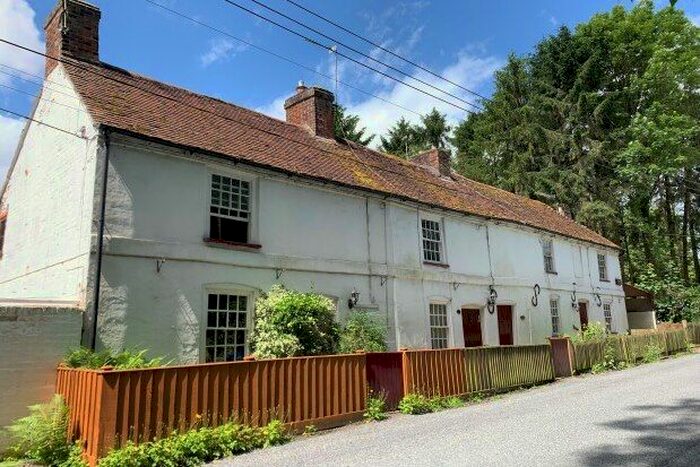 2 Bedroom Cottage To Rent In Eling Hill, Southampton, SO40