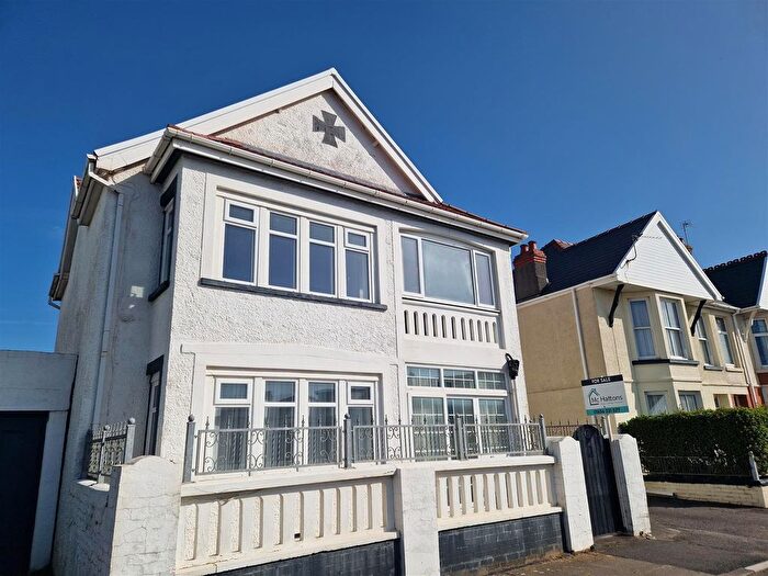 4 Bedroom Detached House For Sale In Blundell Avenue, Porthcawl, CF36