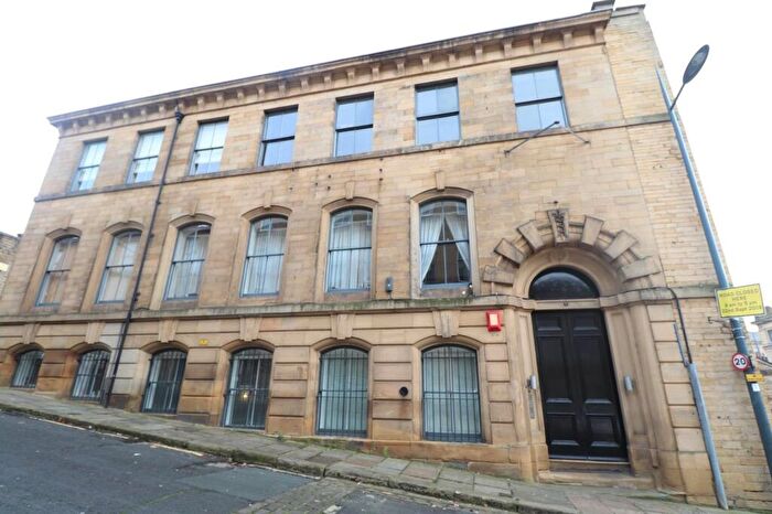 2 Bedroom Flat For Sale In Burnett Street, Bradford, West Yorkshire, BD1