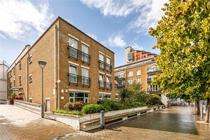 3 Bedroom Flat For Sale In Putney Wharf, Brewhouse Lane, London, SW15