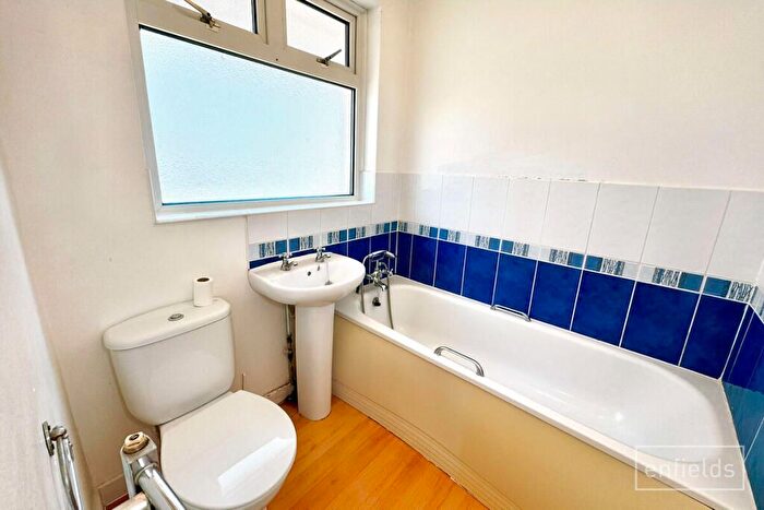 2 Bedroom Bungalow For Sale In Coxford Drove, Southampton, SO16