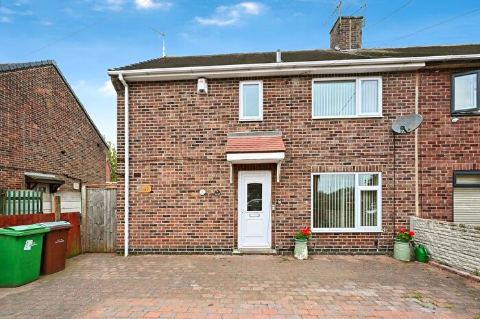 4 Bedroom Semi-Detached House For Sale In Stevenholme Crescent, Nottingham, Nottinghamshire, NG5