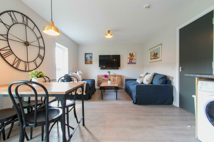 4 Bedroom Flat To Rent In Morrison Circus, Edinburgh, EH3