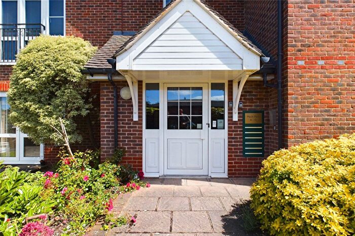 2 Bedroom Flat For Sale In Marsh Place, Pangbourne, Reading, RG8