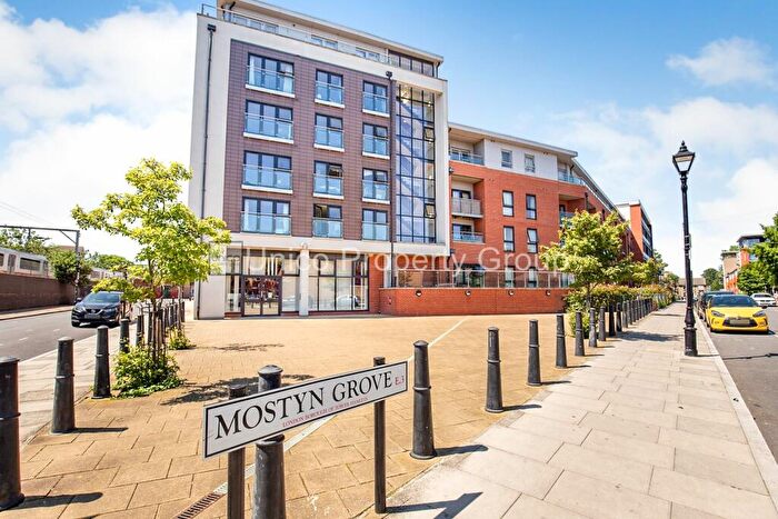 2 Bedroom Flat To Rent In Windsor Court, Mostyn Grove, London, E3