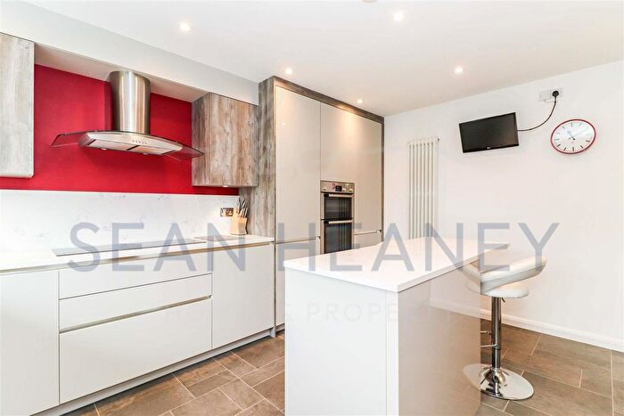 3 Bedroom Terraced House For Sale In Hadley Highstone, Barnet, EN5