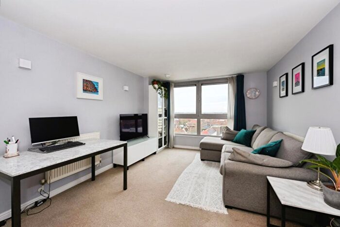 2 Bedroom Flat For Sale In Throwley Way, Sutton, SM1