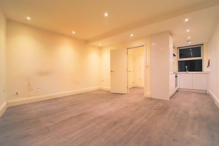 Studio To Rent In Ballards Lane, North Finchley N12