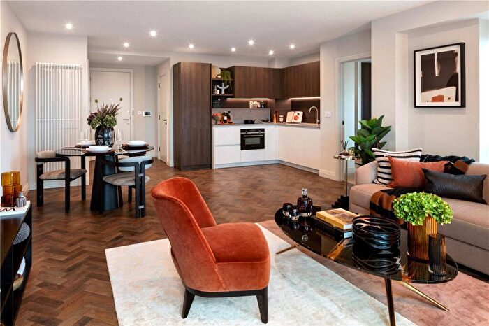 3 Bedroom Flat For Sale In Queens Cross - Royal Eden Docks, Royal Docks, E16