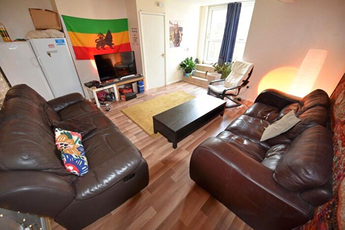 7 Bedroom House To Rent In Richmond Mount, LS6