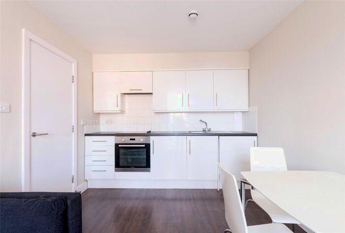 2 Bedroom Flat To Rent In Sheepwalk Tavern, Market Place, W3