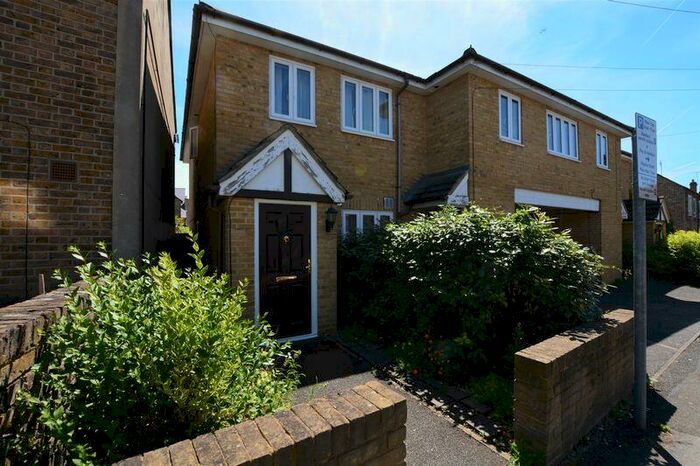 2 Bedroom Flat To Rent In Park Street, Slough, SL1