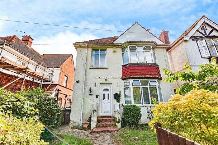 3 Bedroom Detached House For Sale In Holliers Hill, Bexhill-On-Sea, TN40