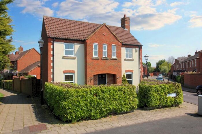 3 Bedroom Detached House To Rent In Monks Path, Aylesbury, HP19