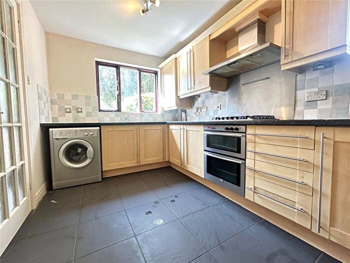 2 Bedroom Flat To Rent In London, SE4