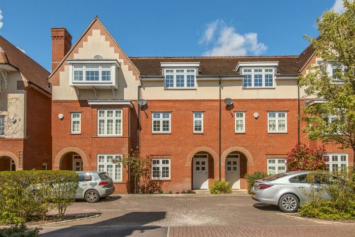 4 Bedroom Town House To Rent In Lark Hill, Oxford, OX2