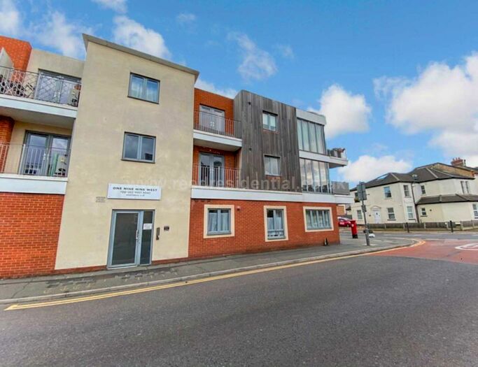 3 Bedroom Flat To Rent In One Nine Nine West, Westcliff On Sea, SS0