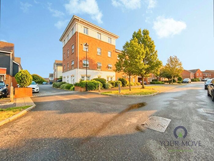 2 Bedroom Flat For Sale In Amethyst Drive, Sittingbourne, Kent, ME10