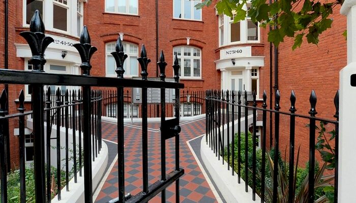 1 Bedroom Flat To Rent In Hamlet Gardens, Ravenscourt Park Hammersmith Borders, London, W6