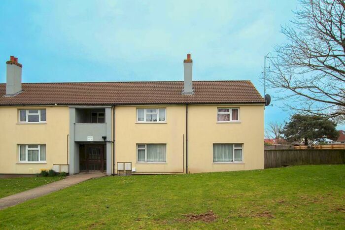 2 Bedroom Ground Flat To Rent In Mendip Road - Portishead, BS20