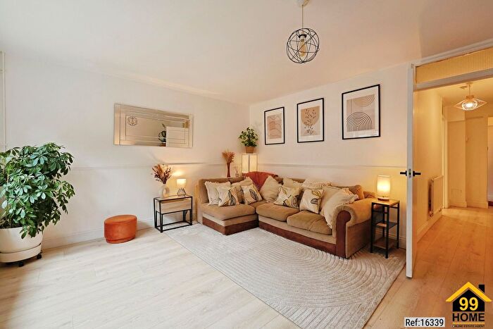 2 Bedroom Maisonette For Sale In St Ervans Road, London, W10