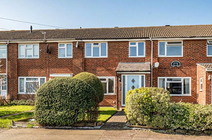 3 Bedroom Terraced House For Sale In Mepham Road, Bedford, MK43