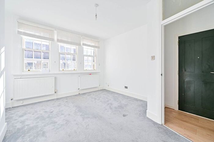 2 Bedroom Property To Rent In Mitre Road, Southwark, London, SE1