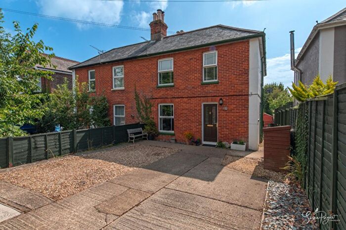 4 Bedroom Semi-Detached House For Sale In Newnham Road, Ryde, PO33