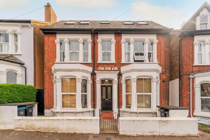 1 Bedroom Flat For Sale In High View Road, Crystal Palace, London, SE19