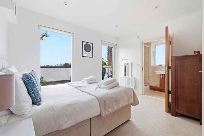 3 Bedroom Apartment For Sale In Hackney Road, Shoreditch, E2 - Photo 5