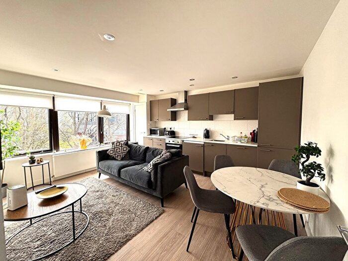 2 Bedroom Flat To Rent In Southernhay Gardens, Exeter, EX1