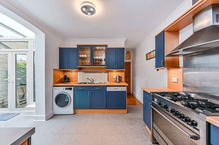 2 Bedroom Flat To Rent In Broughton Street, Diamond Conservation Area, London, SW8