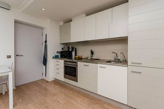 2 Bedroom Apartment To Rent In Seacon Tower, Hutchings Street, South Quay, Canary Wharf, Westferry Circus, London, E14