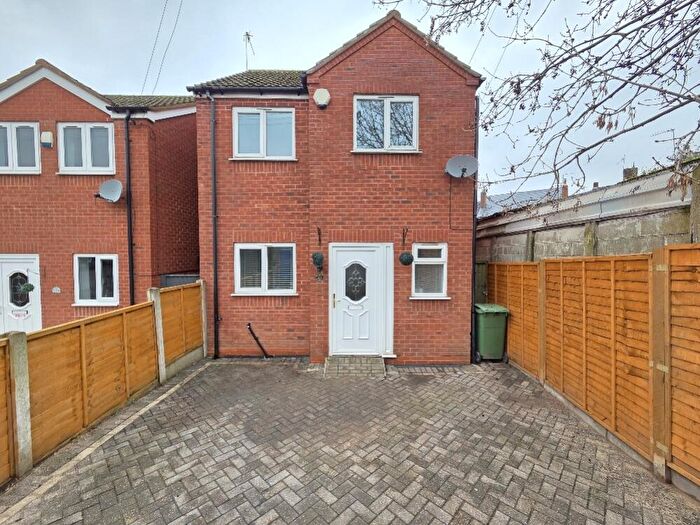 3 Bedroom Detached House To Rent In Chapelhouse Lane, Halesowen, West Midlands, B63
