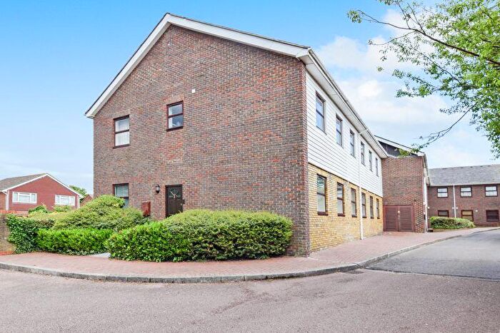 2 Bedroom Flat To Rent In Hartington Close, Farnborough, Orpington, BR6