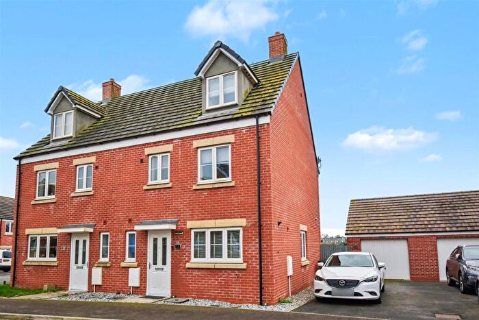 4 Bedroom Semi Detached House For Sale In Bowman Road, Weldon, Corby, NN17