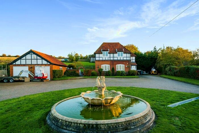 3 Bedroom Detached House For Sale In Holyfield, Waltham Abbey, EN9