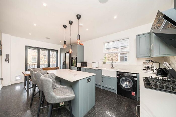 3 Bedroom Maisonette For Sale In Glasford Street, Tooting, SW17
