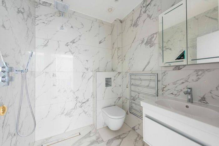 2 Bedroom Flat To Rent In Goldhawk Road, Shepherd's Bush, London W12