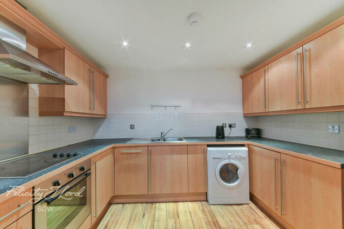 2 Bedroom Apartment For Sale In Locksons Close, London, E14