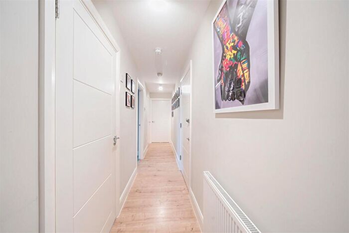 2 Bedroom Apartment For Sale In The Broadway, Stanmore, HA7