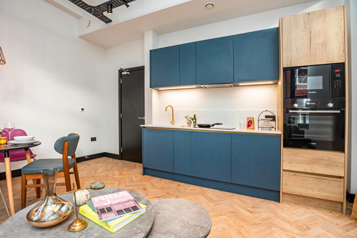 2 Bedroom Apartment To Rent In Apt, Waterloo Street #, M1