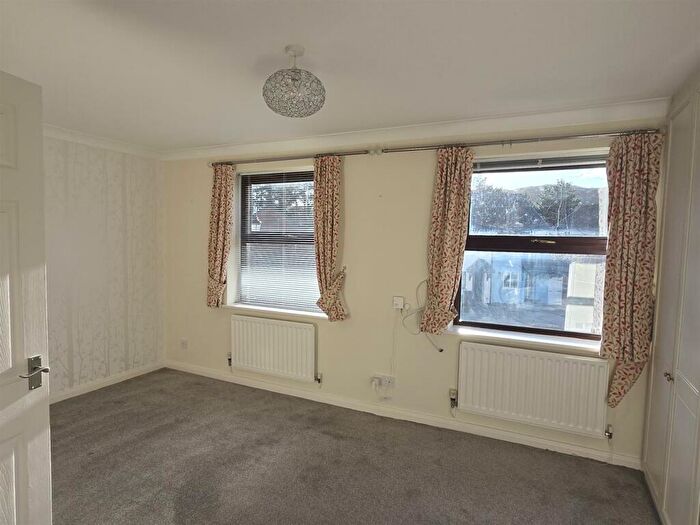 4 Bedroom Town House To Rent In Mulberry Close, Conwy, LL32