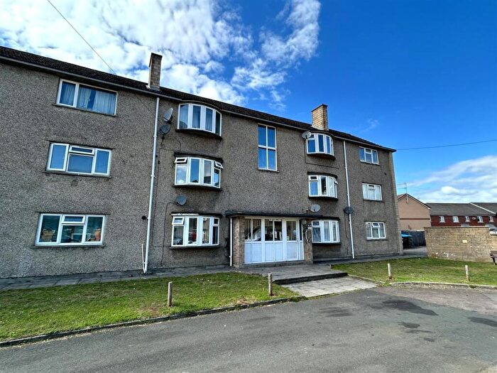 2 Bedroom Flat For Sale In Allington Way, Chippenham, SN14